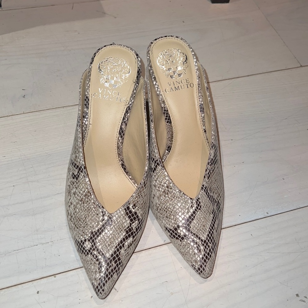 Vince Camuto Snakskin heels